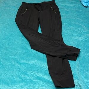 ATHLETA TREKKIE NORTH JOGGER women’s size 6T black, 3 zipper pockets tie‎ waist